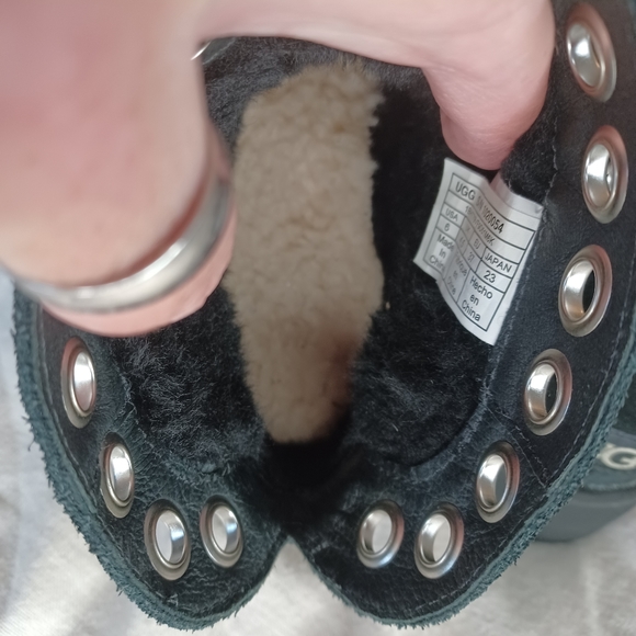 Ugg Boots - Picture 6 of 9